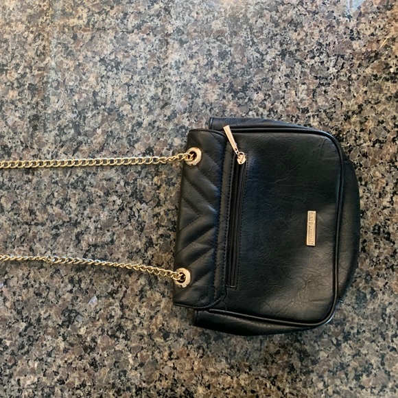 Jeane & Jax Black Vegan Leather Quilted bag - Picture 4 of 6